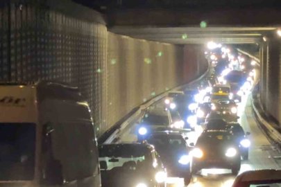 Bursa’da bariyerlere çarpan araçta 2 kişi yaralandı