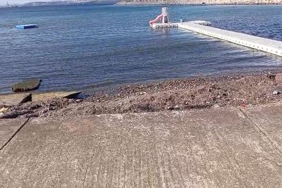 Yalova'da kırmızı renkli su denize döküldü