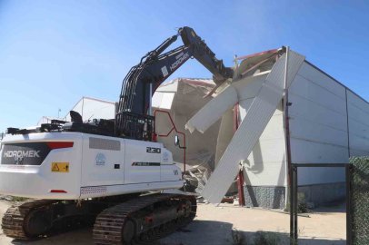Nilüfer’de kaçak fabrika yıkıldı