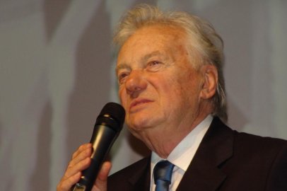 Göksel Arsoy hayatını kaybetti