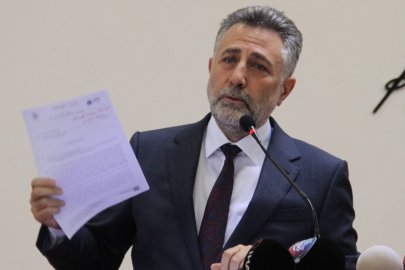 İzmir Bayraklı Belediyesi’nde yolsuzluk operasyonu: Eski başkan Sandal’a gözaltı