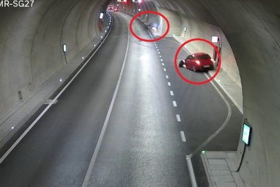 Cinayet gibi kaza kamerada...Karşı şeride geçen otomobil motosiklete böyle çarptı: 1 ölü, 1 ağır yaralı