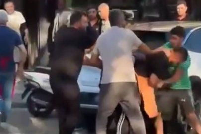 Başakşehir’de esnaf ile motosikletli kurye birbirine girdi: Önlüklerini çıkarmadan yumruklarla saldırdılar