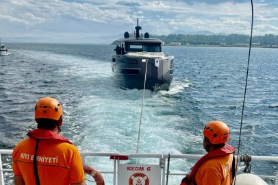 Çanakkale Boğazı’nda sürüklenen teknedeki 2 kişi kurtarıldı