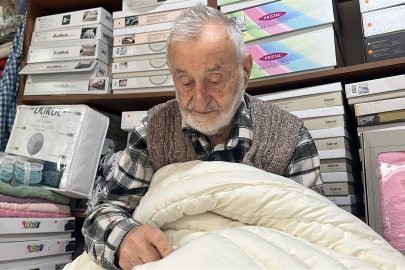92 yaşındaki 'Yastıkçı Dede' mesleğini 3 kuşakla geleceğe taşıyor