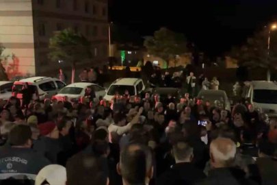 Bursa’da toplu konut sakinlerinden eylem...Site yönetimiyle vatandaşlar birbirine girdi