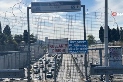 Edirnekapı Metrobüs durağında üst geçit çilesi: Geçici denildi, aylardır kapalı kaldı