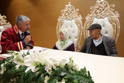 86'sında damat, 72'sinde gelin oldu