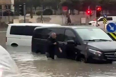Başakşehir'de yolları su bastı, araçlar mahsur kaldı