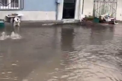 Bursa’da sağanak yağış hayatı olumsuz etkiledi: Pazar yerleri ve sokaklar göle döndü