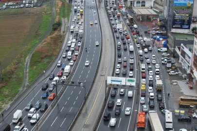 İstanbul'da yoğun trafik oluştu sürücüler ilerlemekte güçlük çekti