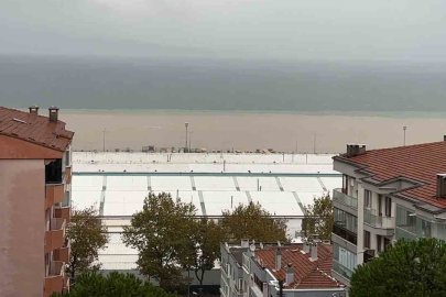 Bursa’da sel suları denizi çamura buladı