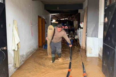 İznik’te Kara Dere taştı, evleri ve tarlaları su bastı