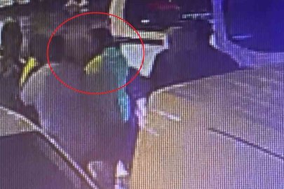 Park halindeki araca çarptı, ihbara gelen polise kafa attı: Alkollü sürücü gözaltına alındı