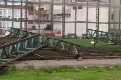 Bursa’da fırtına halı sahanın direklerini yıktı