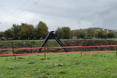 Bursa'da toprak kayması sonrası suyun akış yönü değişti, ekipler müdahale etti