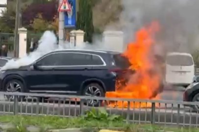Eyüpsultan’da park halindeki araç alev alev yandı