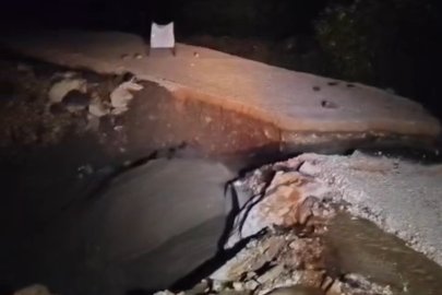 Bursa’da yağış köprüyü çökertti, sürücüler mahsur kaldı