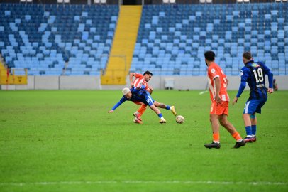 Karacabey Belediyespor Adana'da farklı mağlup: 4-0