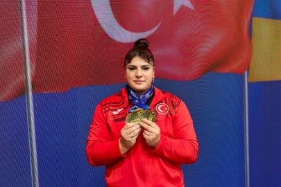 Milli halterci Tuana Süren Avrupa şampiyonu