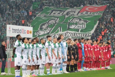 BURSASPOR TRİBÜNLERİNDEN YÜREKLERE DOKUNAN VEFA