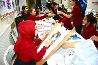 Polis desteğiyle düzenlenen resim kursunu tamamlayan 20 öğrenci sertifikalarını aldı