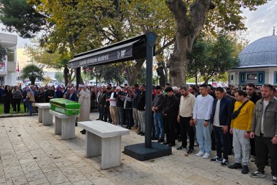 Bandırma'da kazada hayatını kaybeden motokurye son yolculuğuna uğurlandı