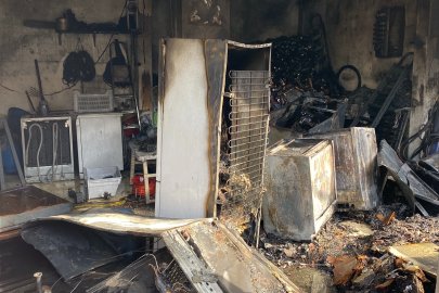 İş yerinde çıkan yangın 3 katlı binaya sıçradı: 2 kişi son anda kurtuldu