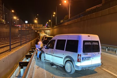Otomobile çarpan motosiklet sürücüsü yaralandı