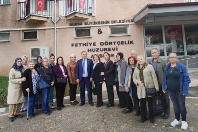 Bursalı emeklilerden huzurevine anlamlı ziyaret