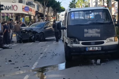 Kırmızı ışık ihlali yapan kamyonet ortalığı savaş alanına çevirdi: 2 yaralı