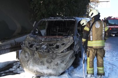 Servisten 2 saat önce çıkan panelvan araç, Bayrampaşa’da alev alev yandı