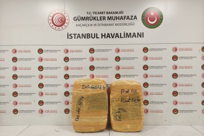 İstanbul Havalimanı'nda 25 kilo esrar ele geçirildi: 2 gözaltı