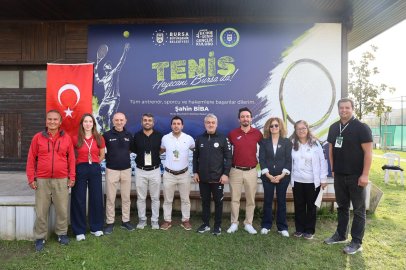 Cumhuriyet coşkusu tenis kortlarına taşındı