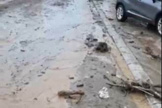 Karacabey'de dere taştı, ekipler bölgede çalışma başlattı