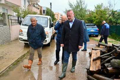 Karacabey'de şiddetli yağış sonrası tüm ekipler seferber oldu