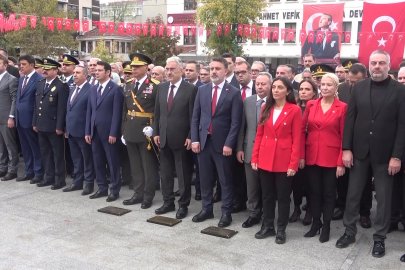 Cumhuriyetin 103. yılında Atatürk Anıtı'na çelenkler sunuldu