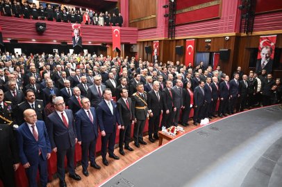 Bursa'da Cumhuriyet'in 103'üncü yılı Tayyare Kültür Merkezi'nde coşkuyla kutlandı