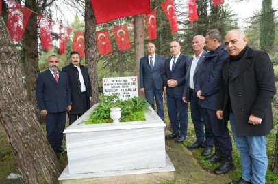 Çanakkale Boğazı'nı geçmek isteyen Fransız Denizaltısını batırmıştı, mezarı başında anıldı
