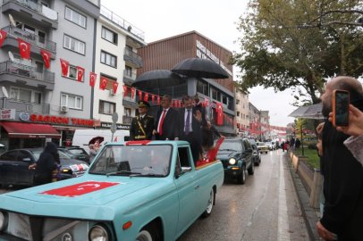 Gürsu'da Cumhuriyet Korteji