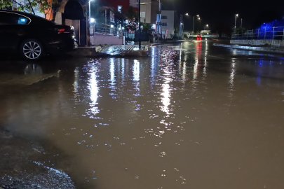 Tekirdağ’da sağanak yağış etkili oldu, cadde sular altında kaldı