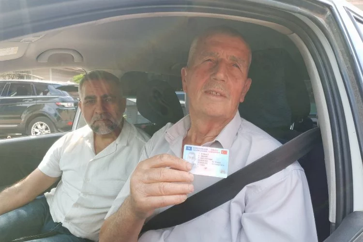 73 yaşındaki sürücü 30.denemesinde ehliyetini aldı
