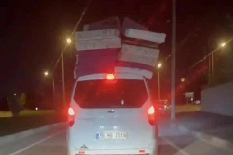 Aracının üzerinde yatak taşıdı, trafikte tehlike saçtı!