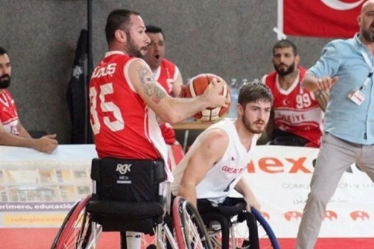 Bakan Kasapoğlu’ndan Tekerlekli Sandalye Basketbol A Milli Takımı’na tebrik