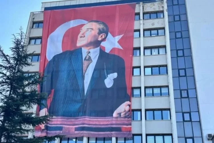 Bozbey: "Atatürk ve 30 Ağustos kelimeleri hesaplarda kısıtlanmış"