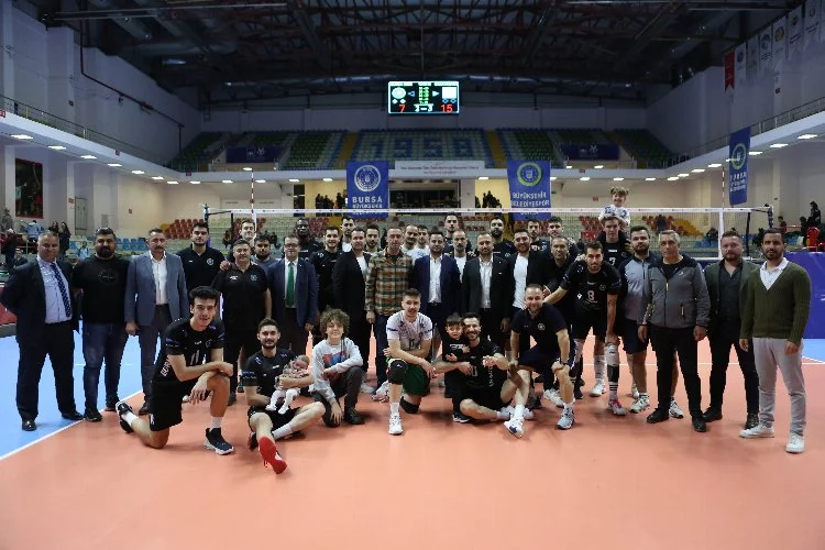 Bursa Büyükşehir Belediyespor Galatasaray HDI Sigorta’ya mağlup oldu ve sezonu 6. bitirerek Balkan Kupası’na gitmeye hak kazandı