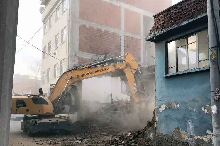 Bursa'da 86 metruk bina yıkıldı