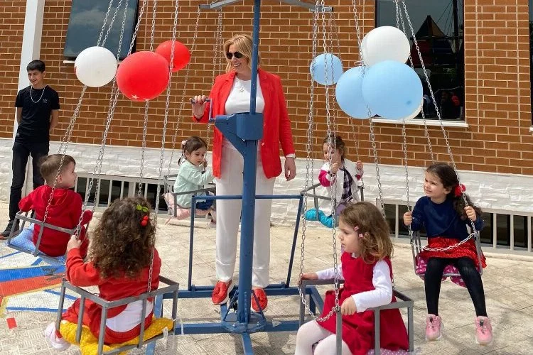 Bursa'da çocuklardan karnaval tadında şenlik