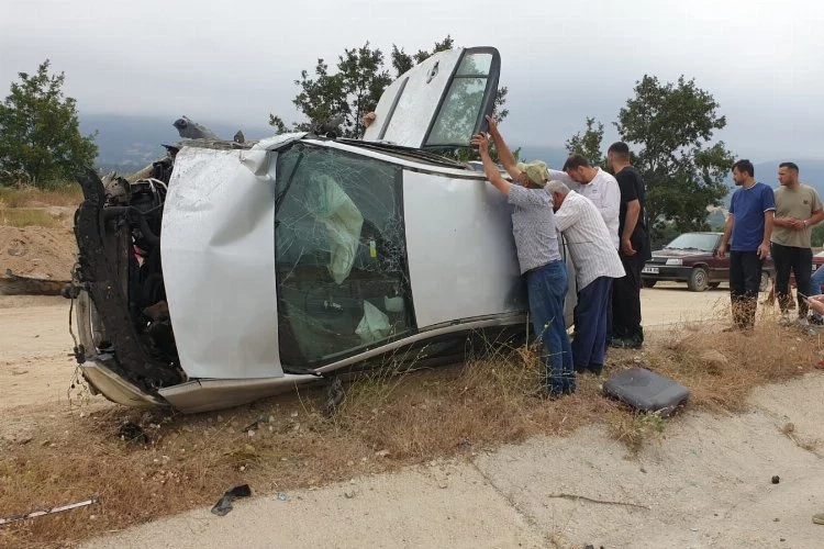 Bursa’da iki araç çarpıştı 5 kişi yaralandı