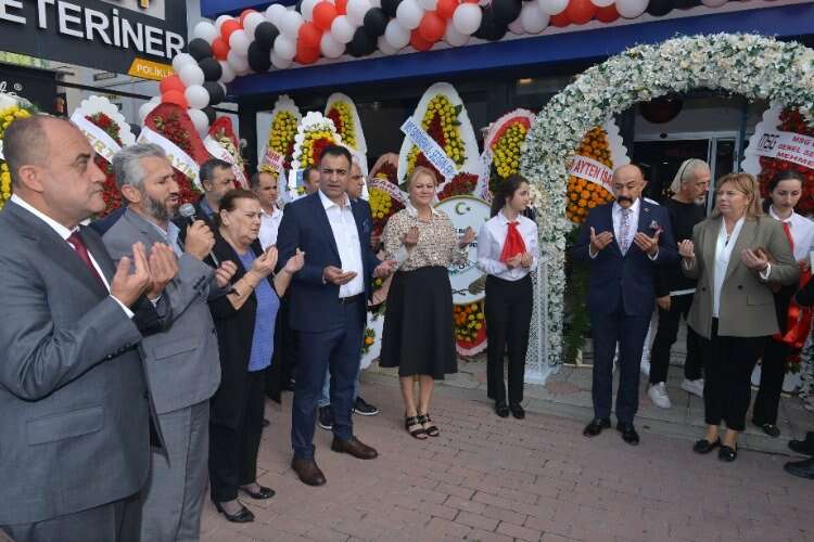Köfteci Serkan'ın Bursa'daki ikinci şubesi dualarla açıldı.